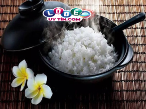 Nằm mơ thấy ăn cơm là ý nghĩa gì? Nên đánh con gì để ăn ngay